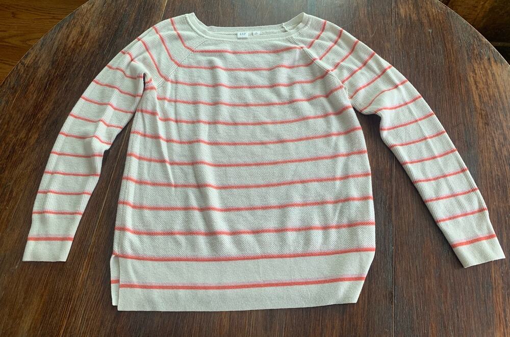 GAP sweater